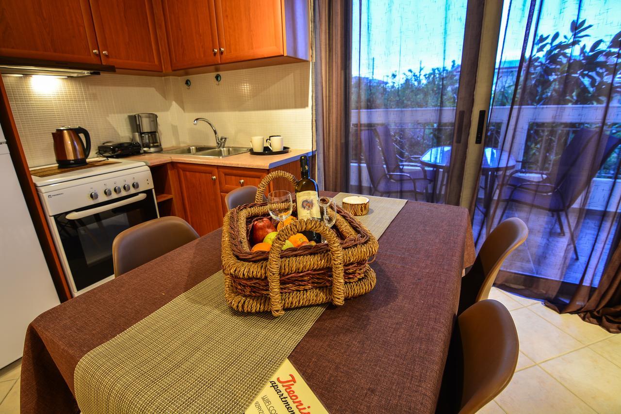 Theoni'S Apartments ซิโลกาสโตร ภายนอก รูปภาพ